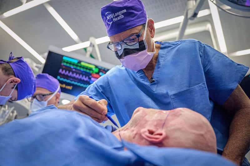 اولین پیوند چشم در جهان اتفاق افتاد